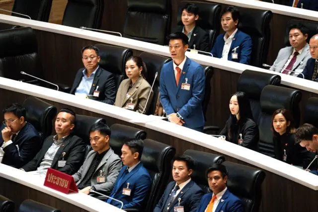 ณัฐพงษ์ เรืองปัญญาวุฒิ หัวหน้าพรรครุ่น 3 รับหน้าที่ผู้นำฝ่ายค้านในสภา 