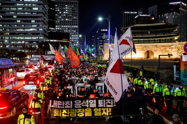 दक्षिण कोरियामा प्रदर्शन