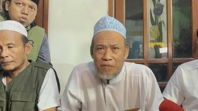 Pengasuh Ponpes Al Khoziny, KH Abdus Salam Mujib, menyampaikan permintaan maaf dan mengatakan bahwa peristiwa ambruknya musala sebagai takdir Allah.