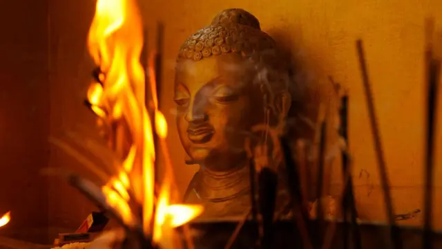 বৌদ্ধদের হিন্দু ধর্মের অংশ বলে দেখানোর চেষ্টা হচ্ছে?