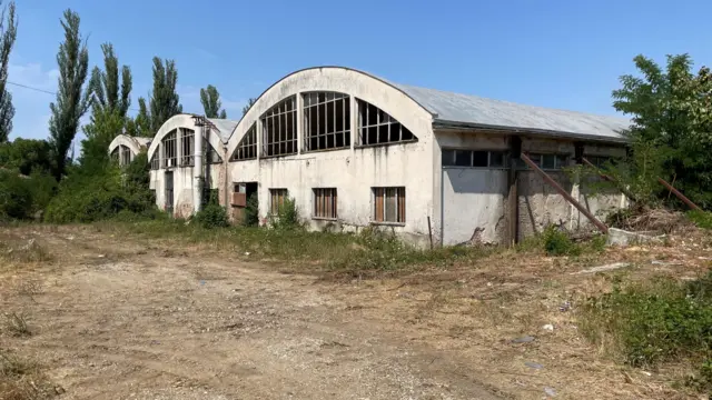 Jedno od napuštenih industrijskih postrojenja u Preševu