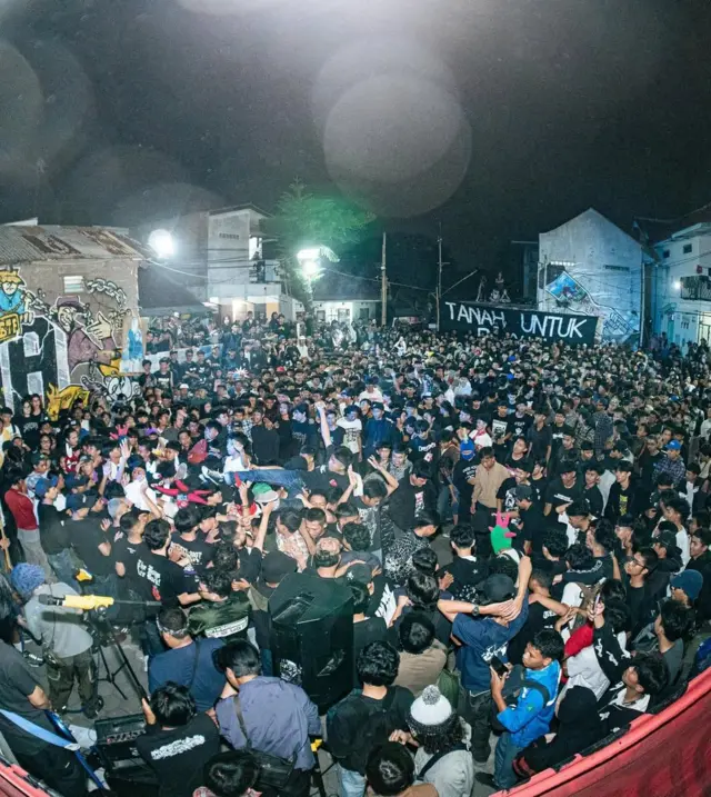 Dongker, Dago Elos, Bandung