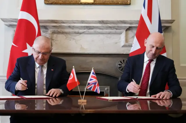 Türkiye Milli Savunma Bakanı Güler, Mart ayındaki Londra ziyareti sırasında ise İngiliz mevkidaşı John Healey ile Eurofighter savaş uçaklarının idame ve işletmesine yönelik teknik ve lojistik destek sözleşmesini imzalamıştı.