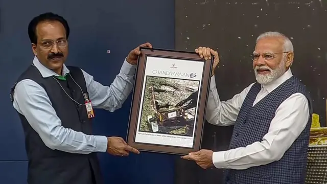 एस सोमनाथ आणि नरेंद्र मोदी