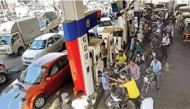 హైదరాబాద్ పెట్రోల్ పంపుల వద్ద పరిస్థితి