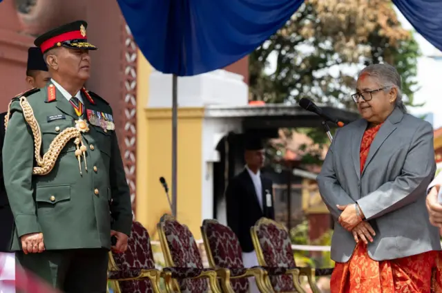 प्रधानसेनापति अशोकराज सिग्देल र प्रधानमन्त्री सुशीला कार्की