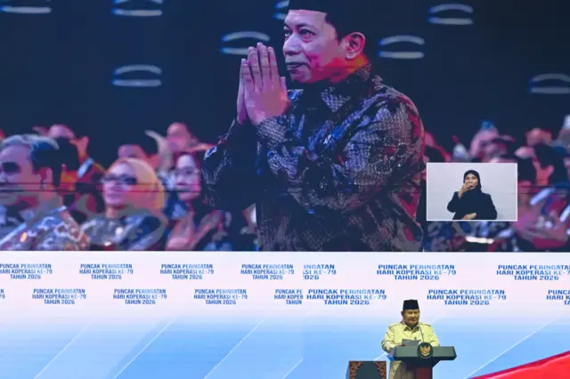 Presiden Prabowo Subianto menyampaikan sambutannya saat puncak peringatan Hari Koperasi Nasional ke-79 di Indonesia Arena, Gelora Bung Karno, Jakarta, Minggu (12/07). 