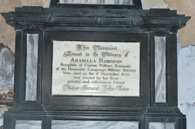 இந்தக் கல்லறை அரபெல்லாவுக்காக கட்டப்பட்டது