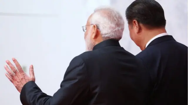 शि जिनपिंग आणि नरेंद्र मोदी 