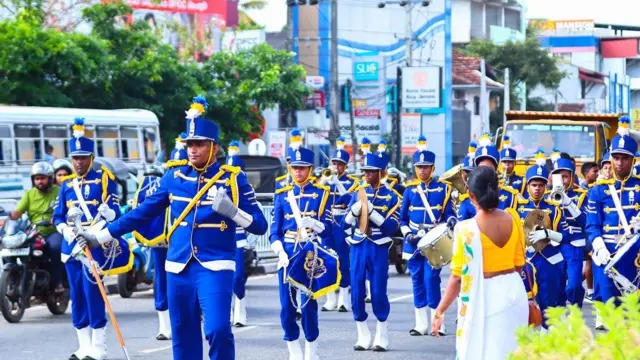 මාතර ශාන්ත තෝමස් විදුහල සහ මාතර ශාන්ත සර්වේෂස් විදුහල අතර පැවැත්වෙන නිල් මහ සටන වාර්ෂික ක්‍රිකට් මහ තරගය ආරම්භ වුයේ 1900 වසරේ සිටය.