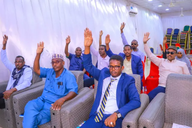 Golaha deegaanka ayaa cod aqlabiyad ah ku doortay duqa cusub