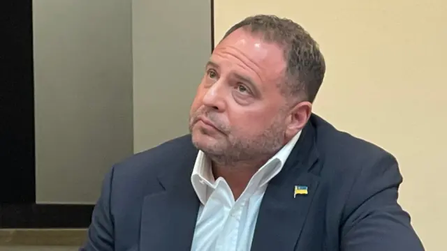 Андрій Єрмак під час виступу прокурора, ВАКС, 12 травня
