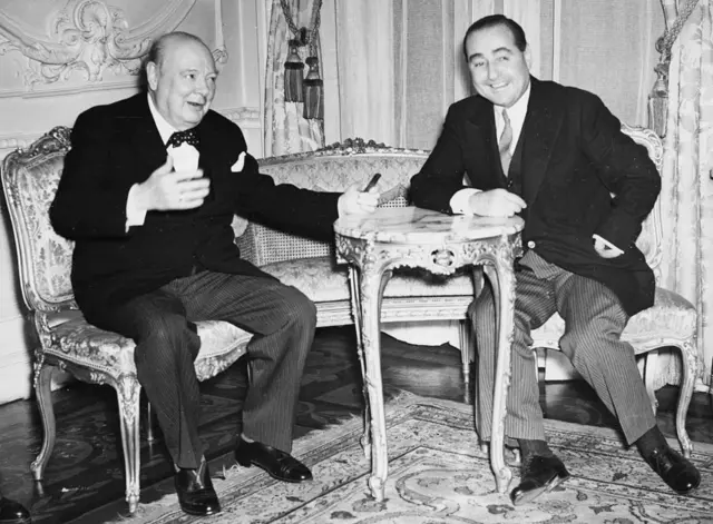 1952 yılında Londra'da bir araya gelen dönemin İngiltere başbakanı Winston Churchill ve Menderes