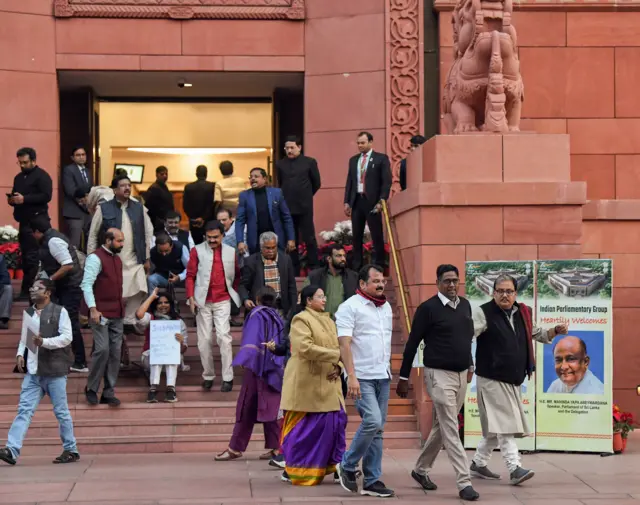 सांसदों का निलंबन