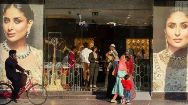 সংযুক্ত আরব আমিরাতে ভারতীয় জুয়েলারি কোম্পানির শোরুম