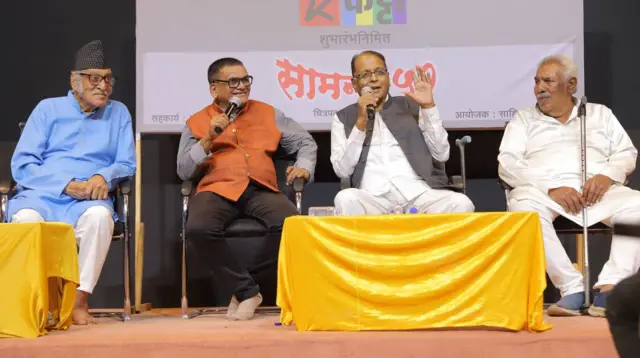 सामना चित्रपटाला 50 वर्षे पूर्ण झाल्याच्या निमित्ताने आयोजित कार्यक्रमात डावीकडून डॉ.मोहन आगाशे, दिलीप ठाकूर, रामदास फुटाणे आणि विलास रकटे.