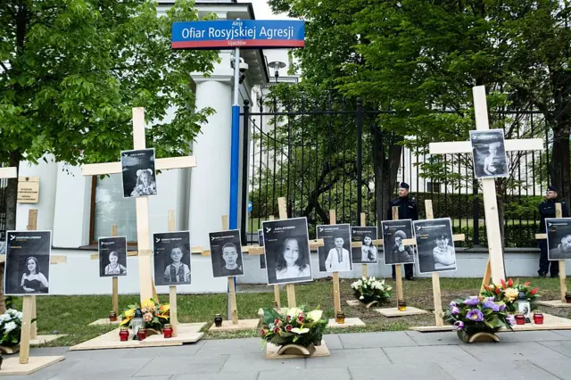 Вшанування памʼяті вбитих Росією українських дітей перед посольством Росії у Варшаві травень 2026 року