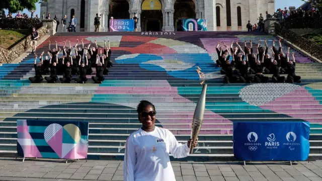 Matashiya dauke da wutar gasar Olympic.