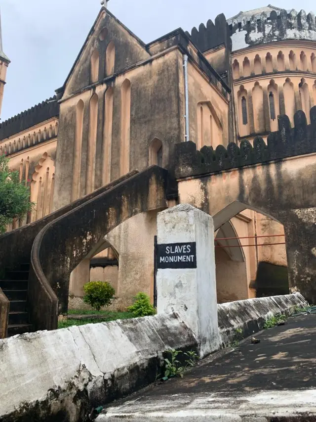 የባሮች ክፍት ገበያ በነበረው ስፍራ የአንግሊካን ካቴድራል የክርስቶስ ቤተክርስቲያን