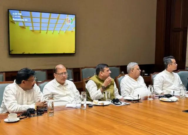 वक्फ सुधारणा विधेयकासंदर्भातील व्यूहरचना ठरवण्यासाठी मंगळवारी (1 एप्रिल) इंडिया आघाडीची बैठक झाली
