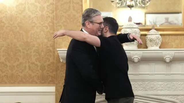 ब्रिटिश प्रधानमंत्री किएर स्टार्मर के साथ यूक्रेन के राष्ट्रपति ज़ेलेंस्की