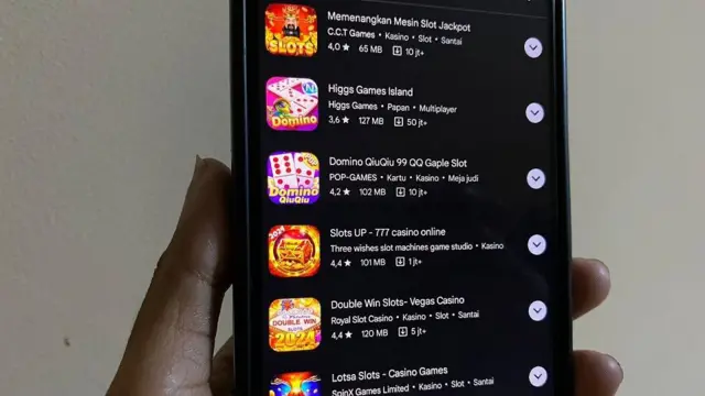 Aplikasi judi online di Google Playstore masih bisa diakses dan diunduh. 