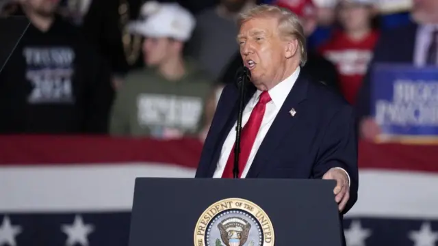 डोनाल्ड ट्रंप