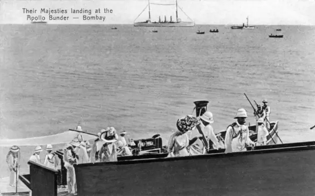 గేట్ వే ఆఫ్ ఇండియా, బ్రిటిషర్లు, ముంబయి, బొంబాయి, ఇండియన్ నేవీ, ఫ్యాషన్ షో, తాజ్‌మహల్ హోటల్