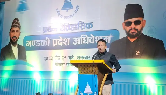 रास्वपाको अधिवेशनमा रवि लामिछाने र बालेनका तस्बिरसहितका ब्यानर