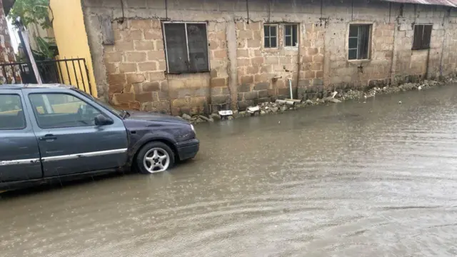 Aworan omi to gba gbogbo ọna kan