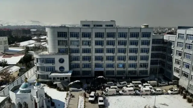 د افغانستان پلازمېنه کابل کې د سرطاني ناروغیو د تشخیص او درملنې ملي روغتون ودانۍ
