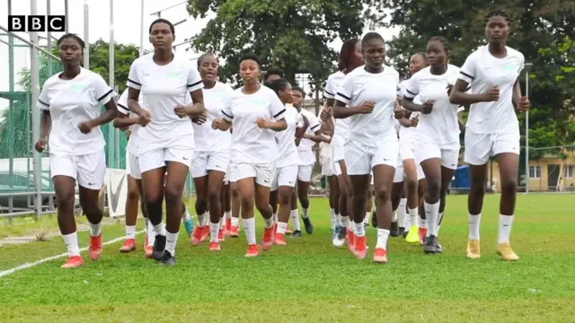 Awọn ọjọ̀ẹwẹwẹ agbabọọlu kan n sare