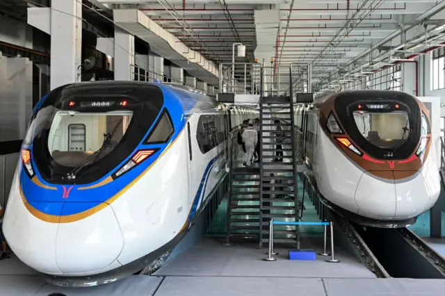 গুয়াংঝাউ মেট্রোতে প্রতিদিন প্রায় ১ কোটি মানুষ যাতায়াত করে থাকে