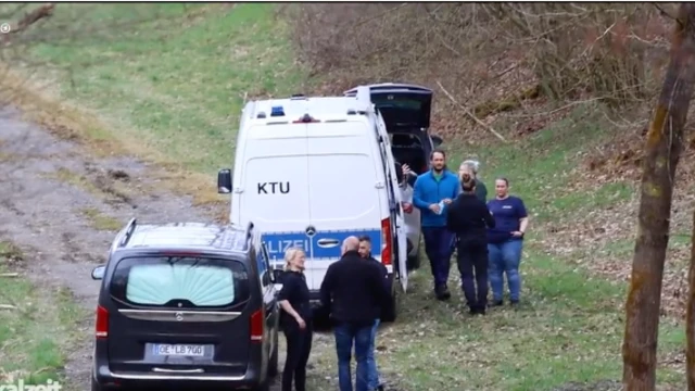 ኣባላት ፖሊስን መርመርትን ኣብ ቦታ ፍጸዓመ