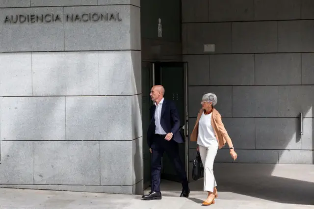 Luis Rubiales y su abogada