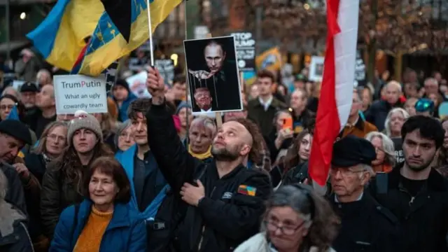 Idadi ya watu wa nchi zinazounga mkono Ukraine wanahisi kuwa mtazamo wa Trump kwa Ukraine ni mkali sana, na wanaingia mitaani kueleza kutoridhika kwao. Katika picha - maandamano ya kutetea Ukraine nchini Uingereza