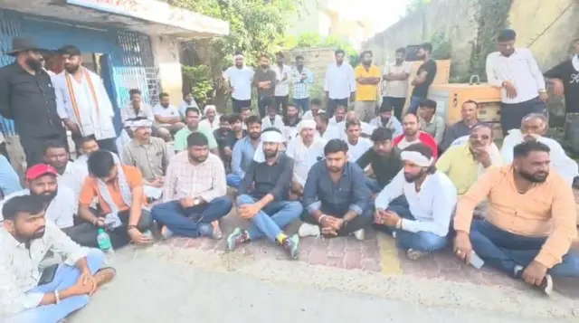 अजमेर में मोर्चरी के बाहर जगन गुर्जर के बेटे आसाराम और समर्थकों का धरना 12 घंटों से जारी था, माँगों पर देर शाम बनी सहमति