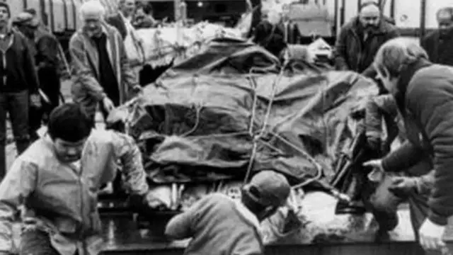 स्फोटानंतर नरिटा विमानतळाबाहेरील दृश्य