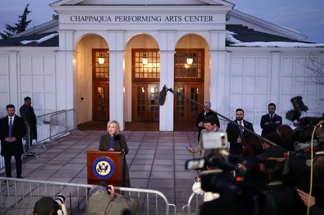 हिलेरी क्लिंटन ने कहा है कि वो चाहती हैं कि इस मामले का सच सामने आए