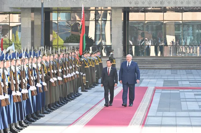 မြန်မာစစ်ခေါင်းဆောင်နဲ့ ဘယ်လာရုဇ် သမ္မတ