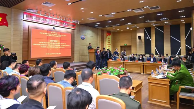 Họp báo về vụ án Xôi Lạc TV hồi tháng Ba