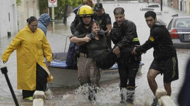 Bahía Blanca: las imágenes de las graves inundaciones en la ciudad argentina que han dejado al menos 13 muertos - BBC News Mundo