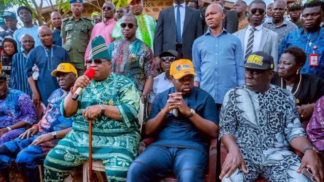Adeleke laarin awọn ero