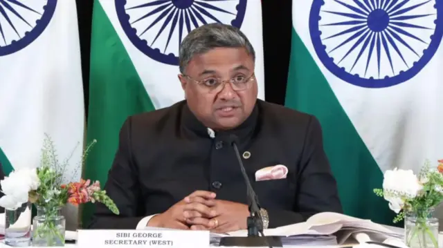 সাংবাদিক সম্মেলনে পররাষ্ট্র সচিব (পশ্চিম) সিবি জর্জ