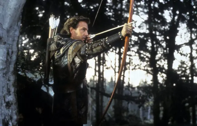 Kevin Costner interpretando a Robin Hood.