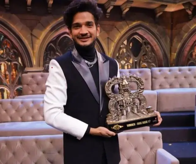 بہت سے لوگوں نے منور کی زندگی میں اپنی جدوجہد دیکھی