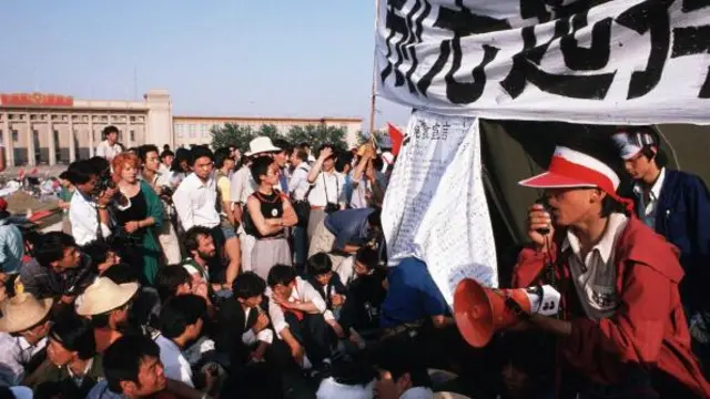 Кытайда 1989-жылы жаштардын демократиялык каршылык акциясы күч менен басылган.