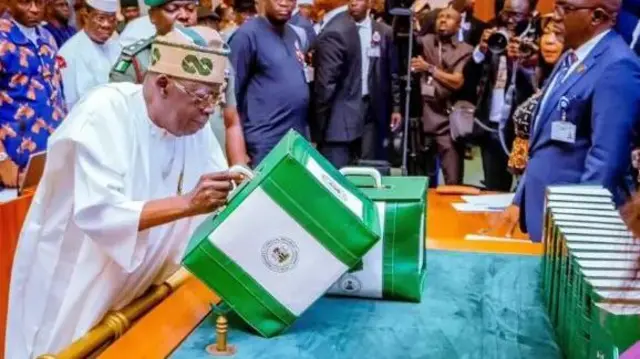 Shugaba Tinubu da ajiye kundin kasafin kuɗi