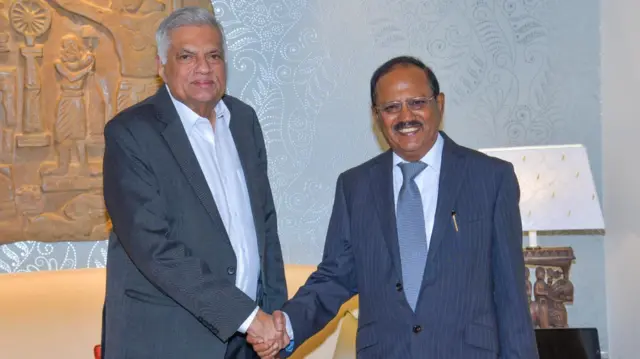 ඉන්දියාවේ දෙදින නිල සංචාරයක නිරත ජනාධිපති රනිල් වික්‍රමසිංහ අද උදෑසන (ජූලි 21 වැනිදා) ඉන්දියාවේ ජාතික ආරක්ෂක උපදේශක අජිත් දොවාල් හමුවිය.