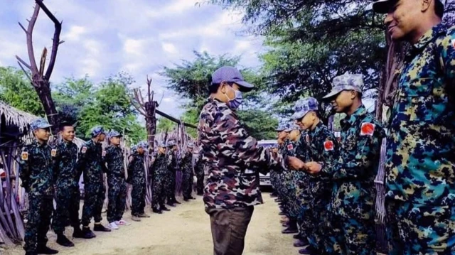 စစ်ကိုင်း၊ ယင်းမာပင်ခရိုင်အခြေစိုက် တပ်ဖွဲ့ဝင်တချို့ (ပုံဟောင်း)